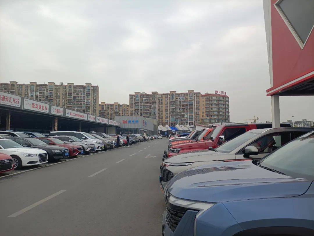 宏盟二手車市場(chǎng)實(shí)拍圖揭示 售價(jià)下降背后質(zhì)量問(wèn)題更受關(guān)注